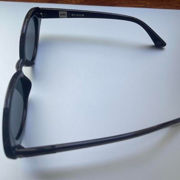 Sad Eyewear Unisex Sunglasses Bundle Multiple Pairs Lot main image 7